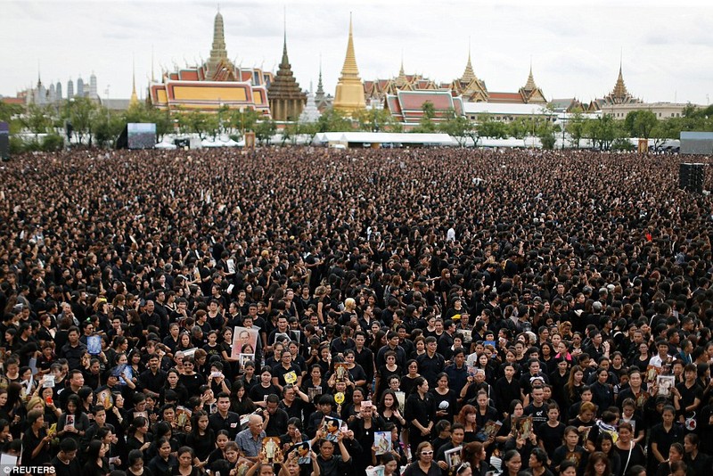 Anh: 150.000 dan Thai Lan hat tuong nho co Nha vua